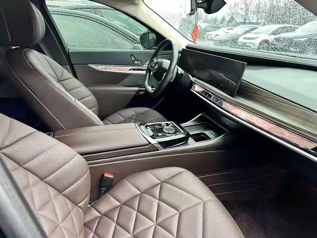 BMW 7 Series — фото 4