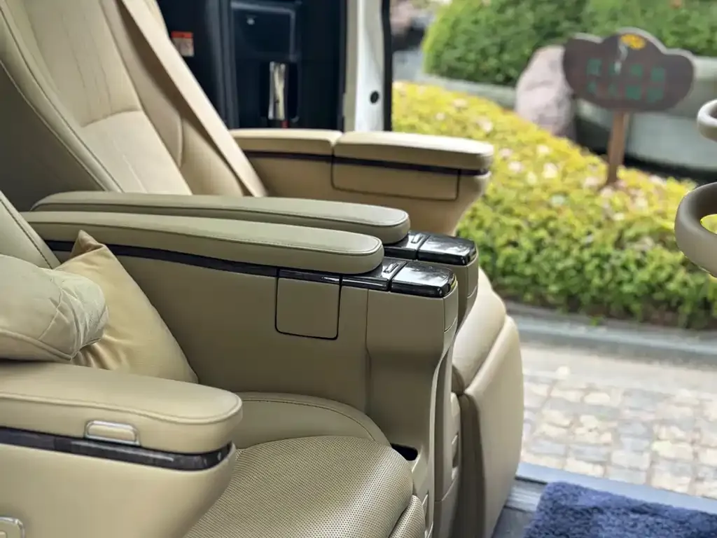 Toyota Vellfire — фото 7
