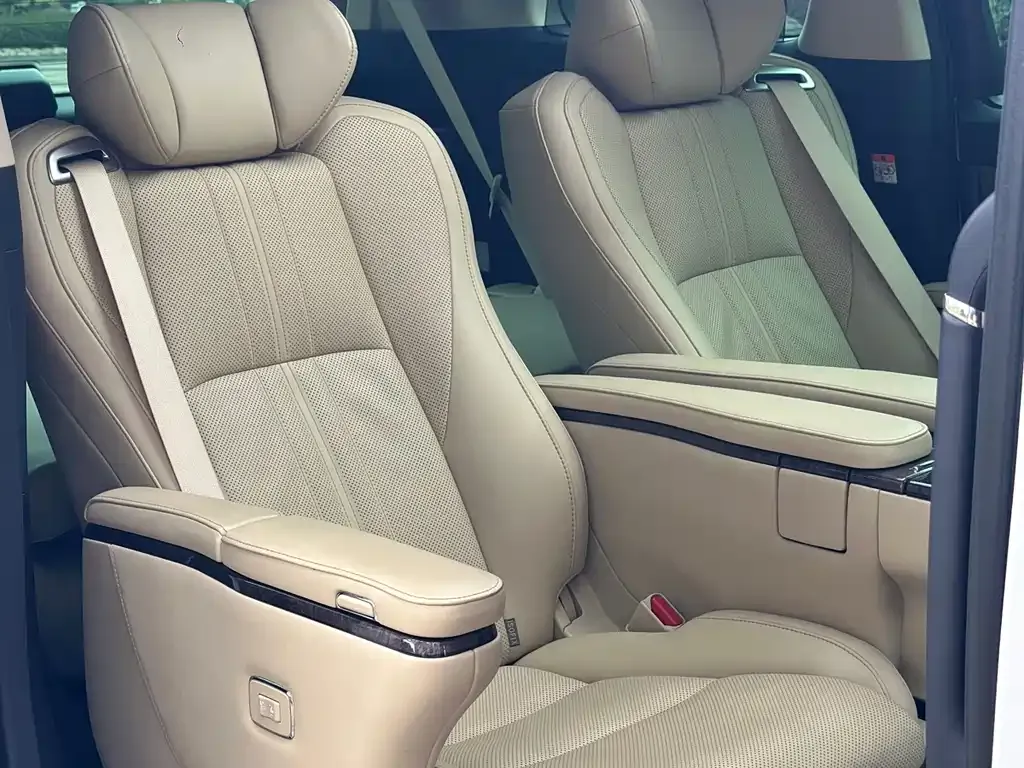 Toyota Vellfire — фото 2