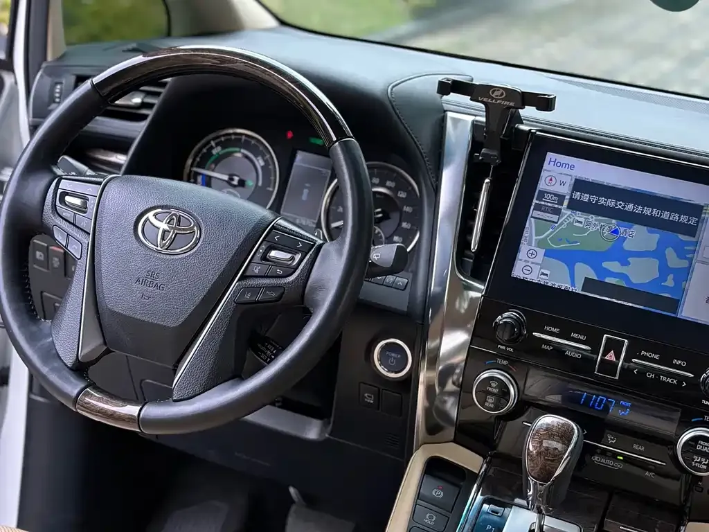 Toyota Vellfire — фото 5