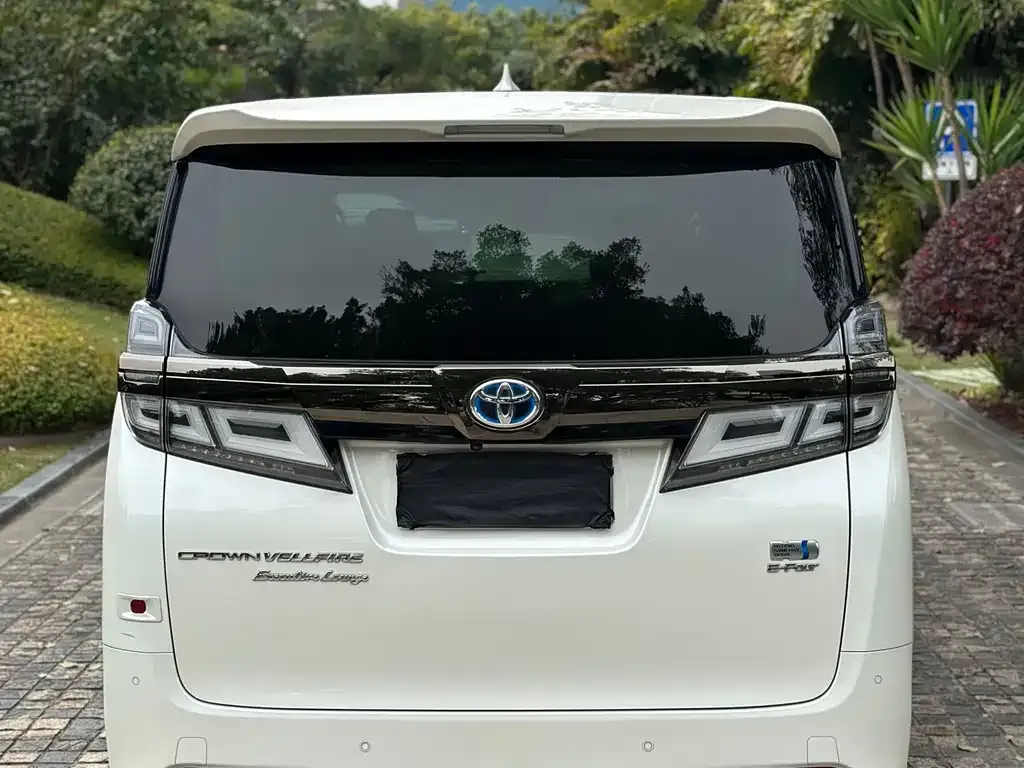 Toyota Vellfire — фото 3