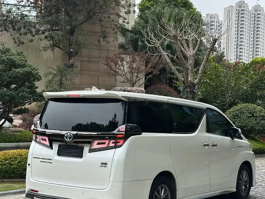 Toyota Vellfire — фото 9