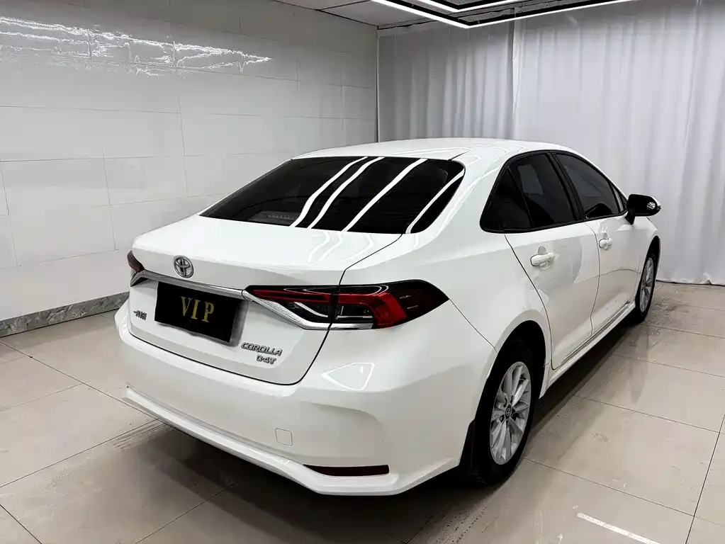 Toyota Corolla — фото 3