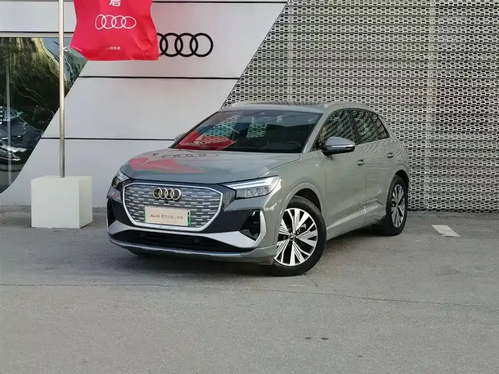 Audi Q4 e-tron — фото 1