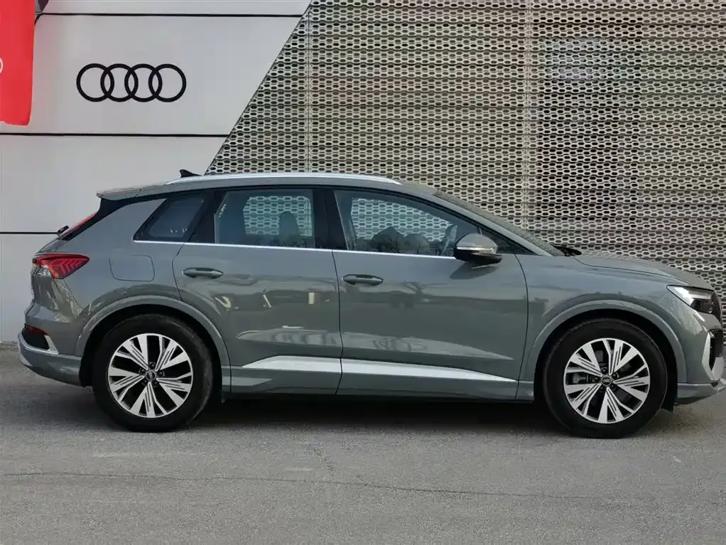 Audi Q4 e-tron — фото 4