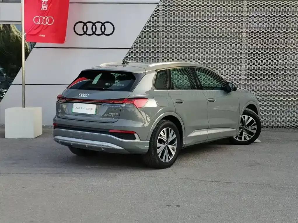 Audi Q4 e-tron — фото 10