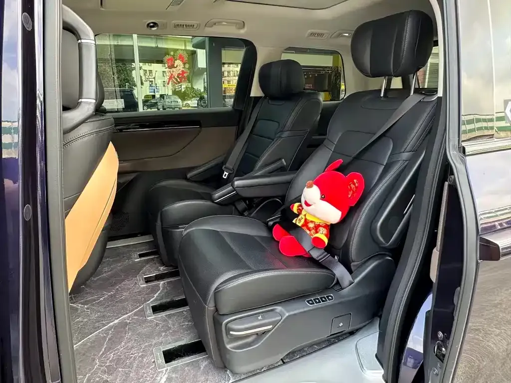 GAC Motor E8 Hybrid — фото 6