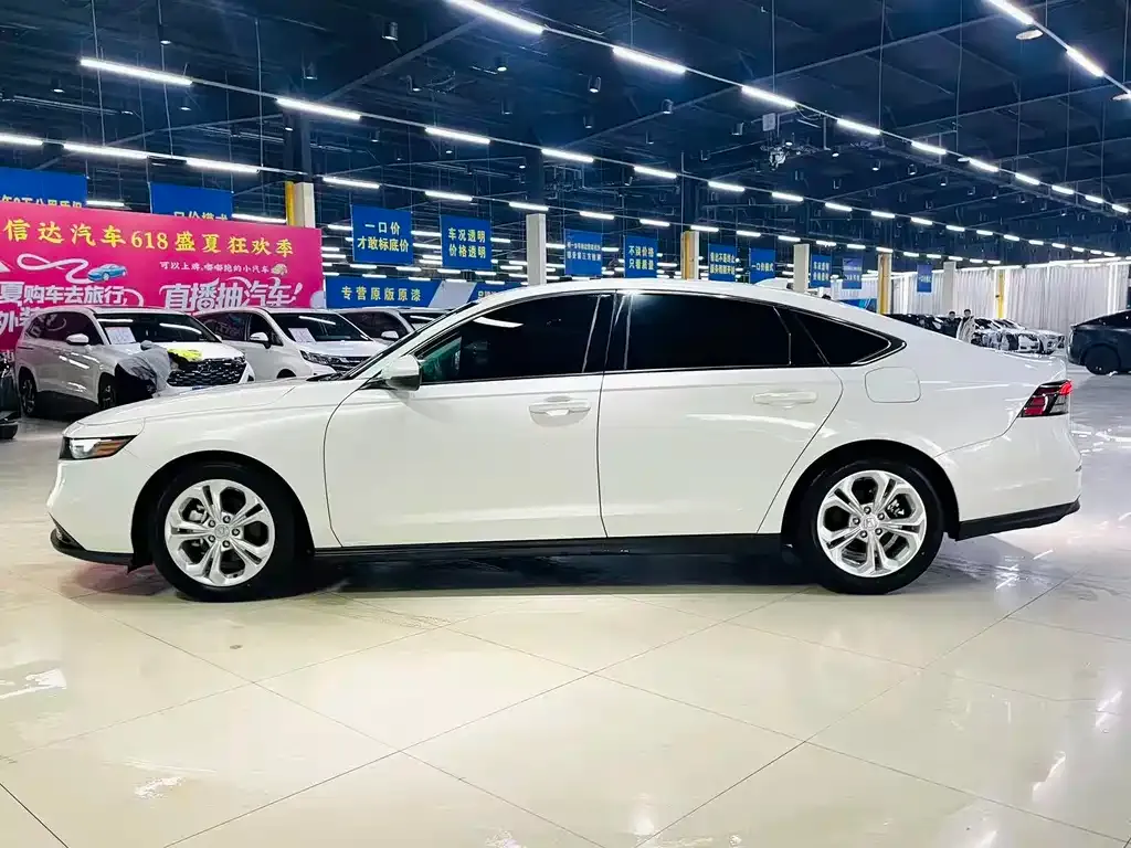 Honda Accord — фото 8