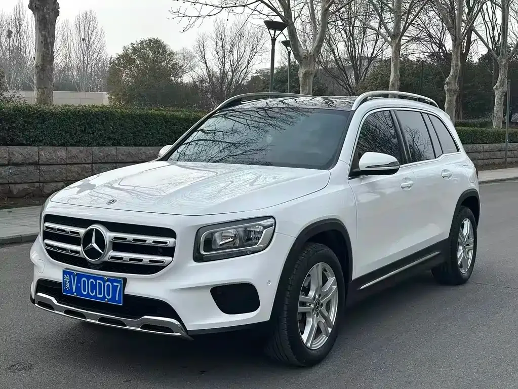 Mercedes-Benz GLB — фото 1