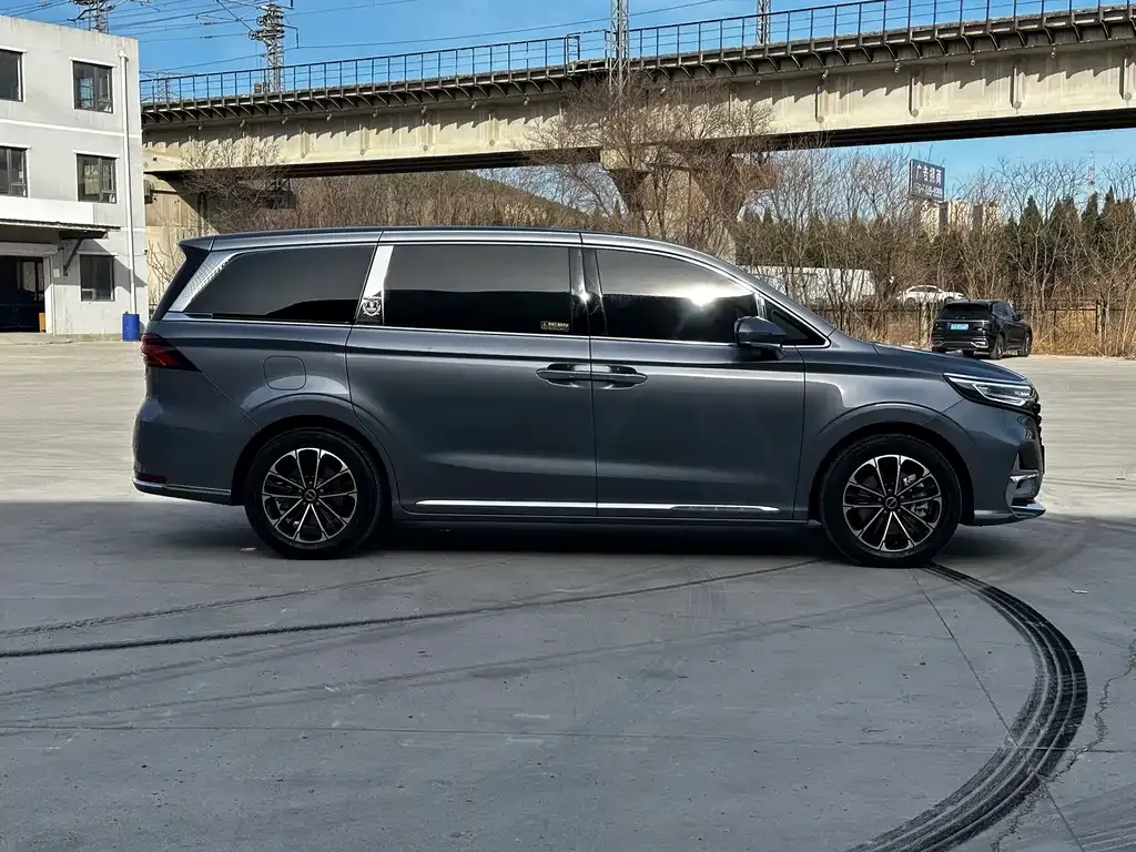Roewe iMAX8 — фото 8