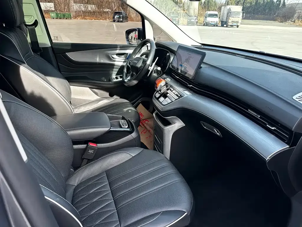 Roewe iMAX8 — фото 10