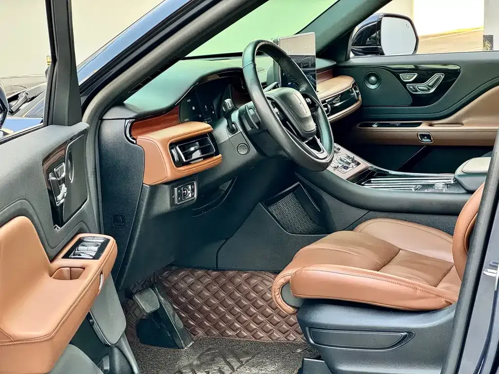 Lincoln Aviator — фото 10
