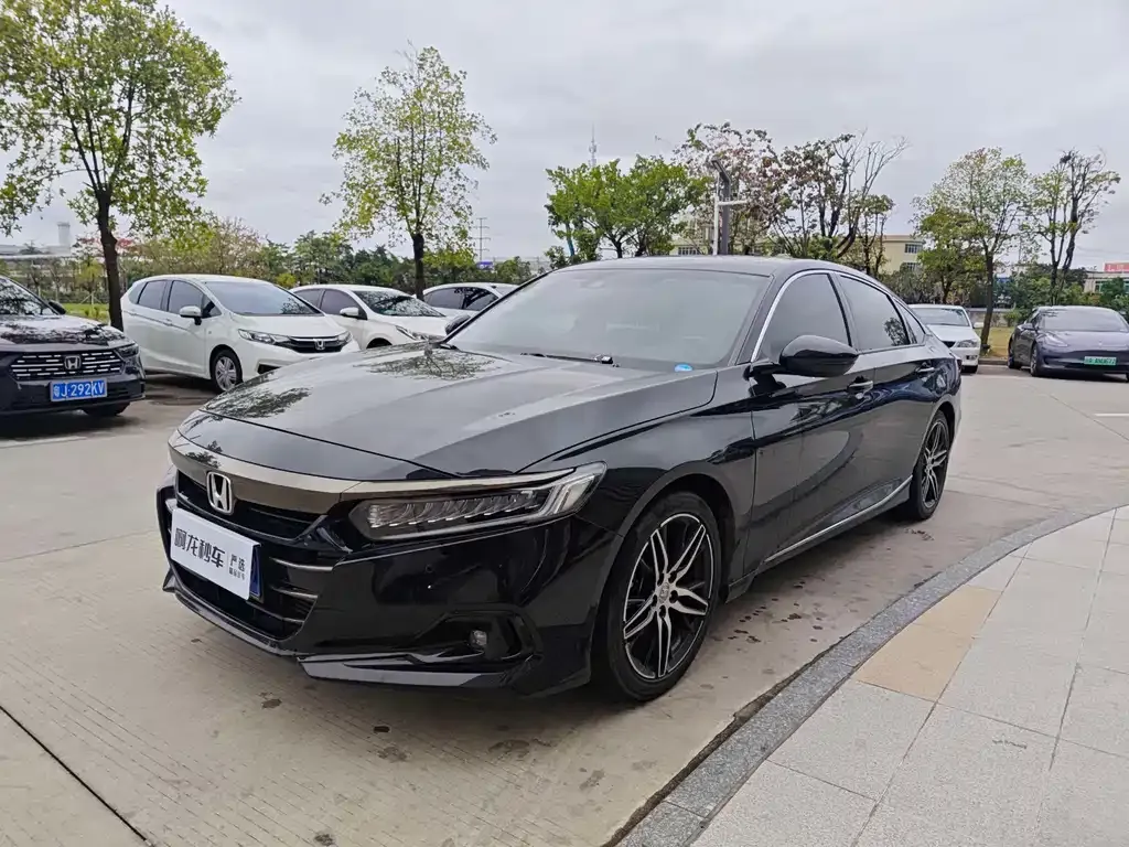 Honda Accord — фото 1