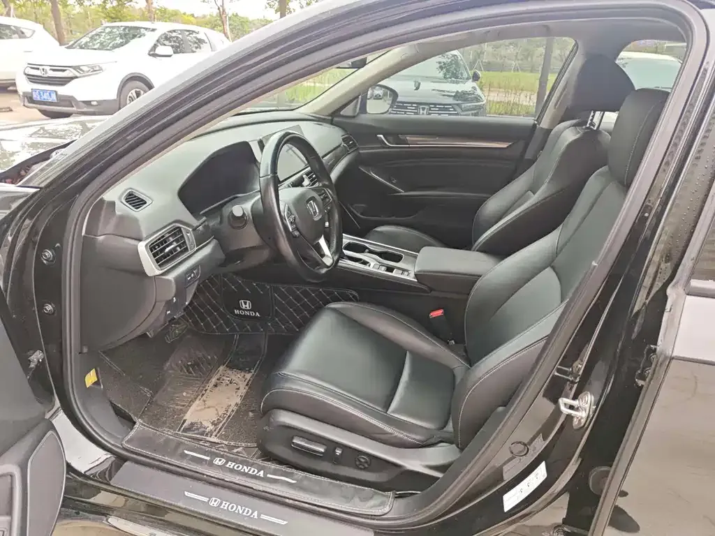 Honda Accord — фото 8