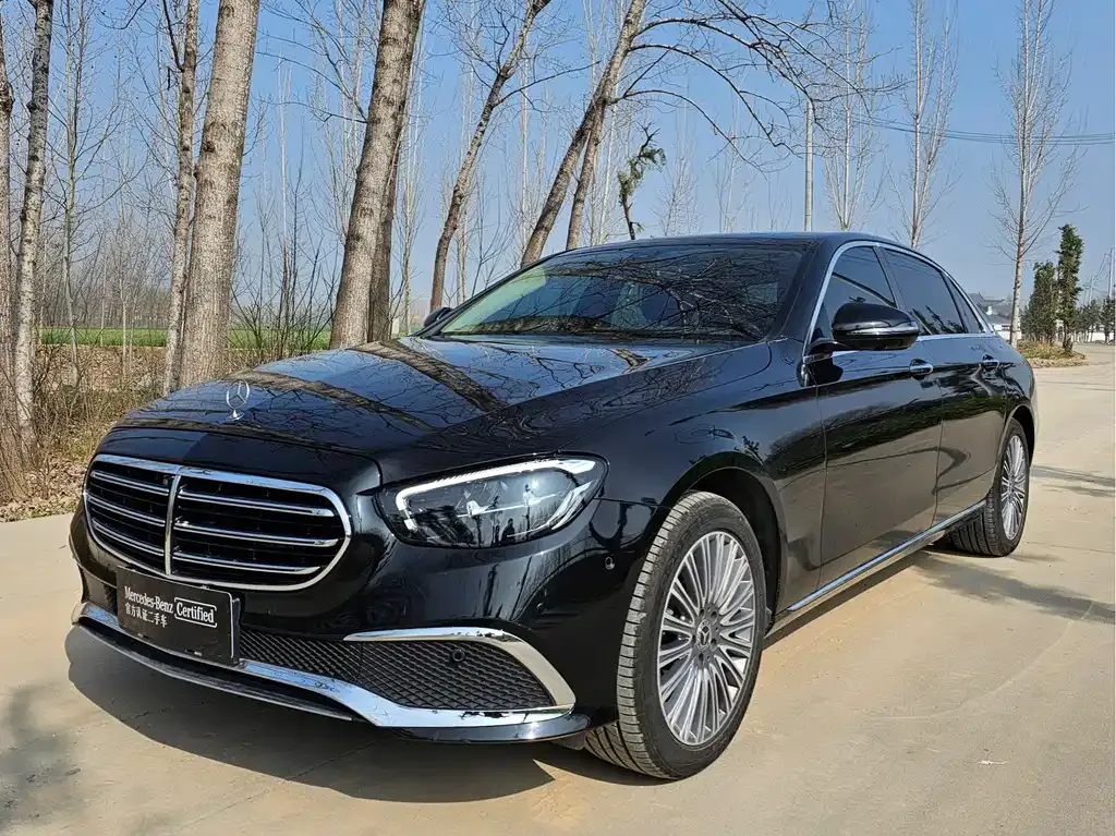 Mercedes-Benz E-Class — фото 1