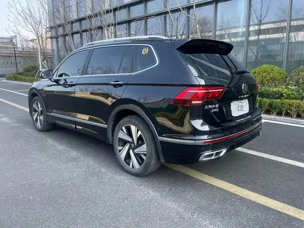 Volkswagen Tiguan L — фото 4