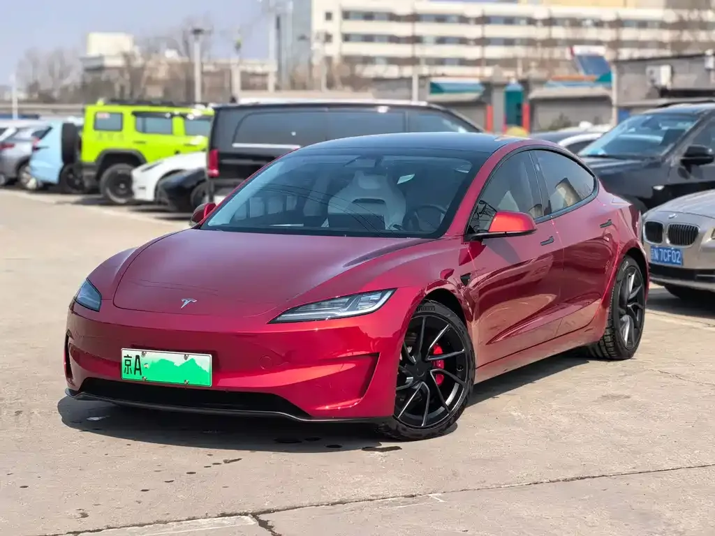 Tesla Model 3 — фото 1