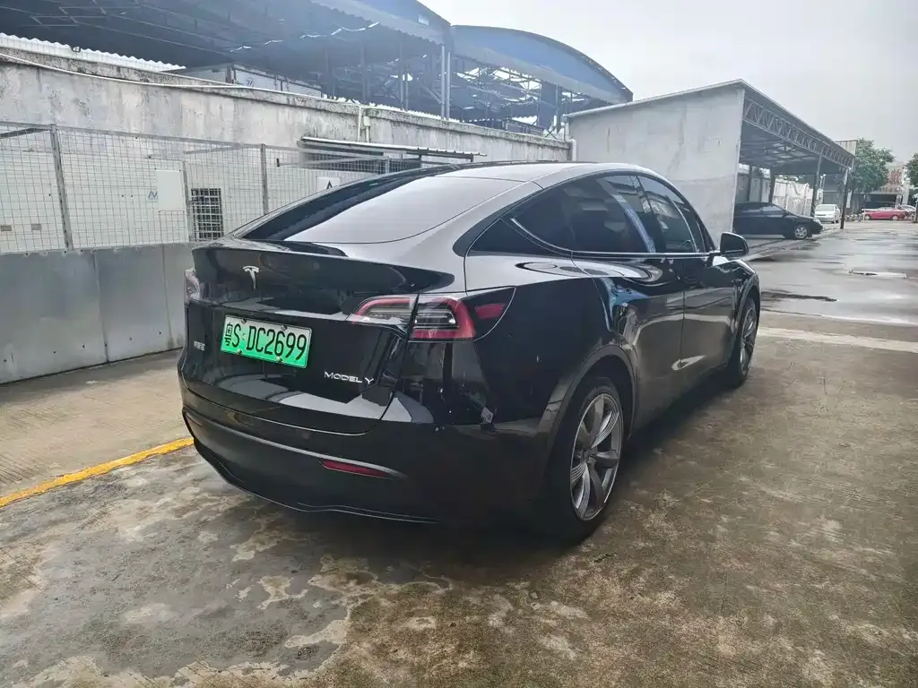 Tesla Model Y — фото 7