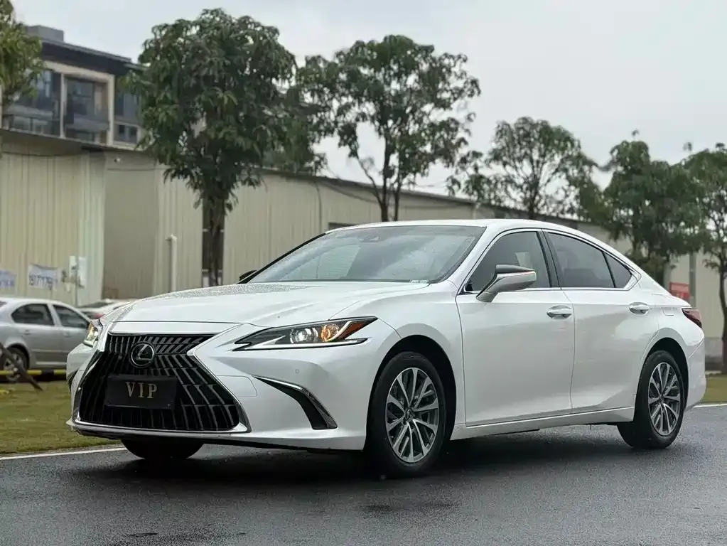 Lexus ES — фото 1