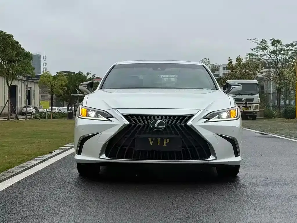Lexus ES — фото 10