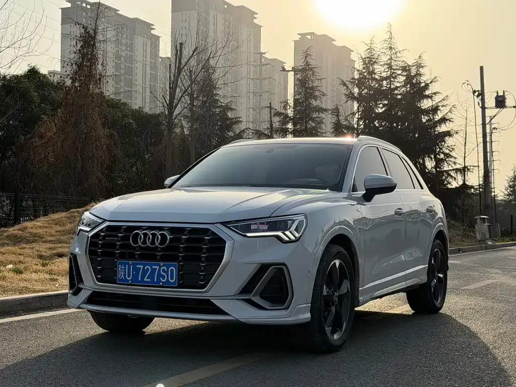 Audi Q3 — фото 1