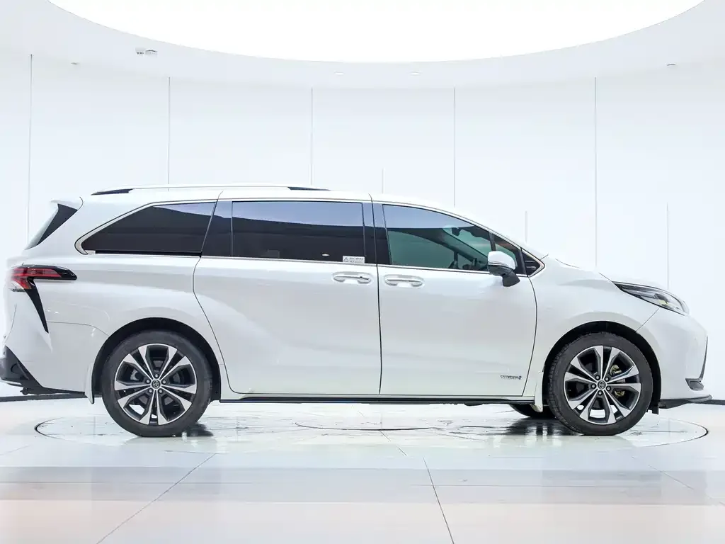 Toyota Granvia — фото 8
