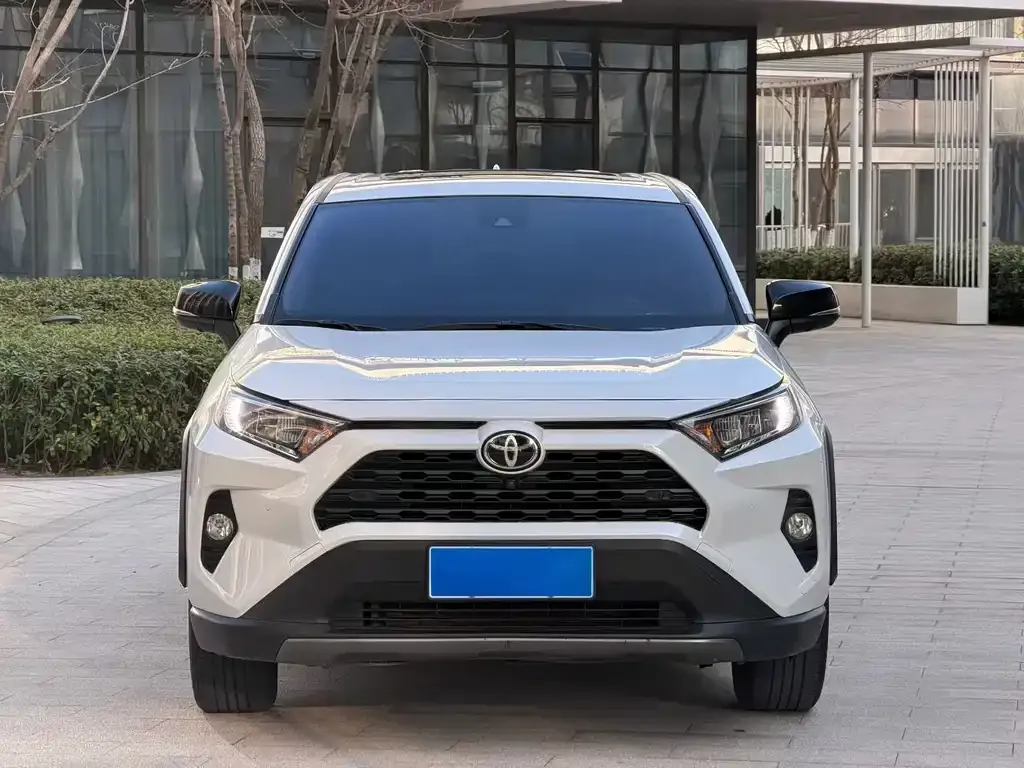 Toyota RAV4 — фото 3