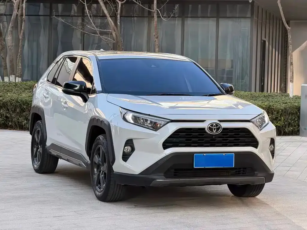 Toyota RAV4 — фото 4