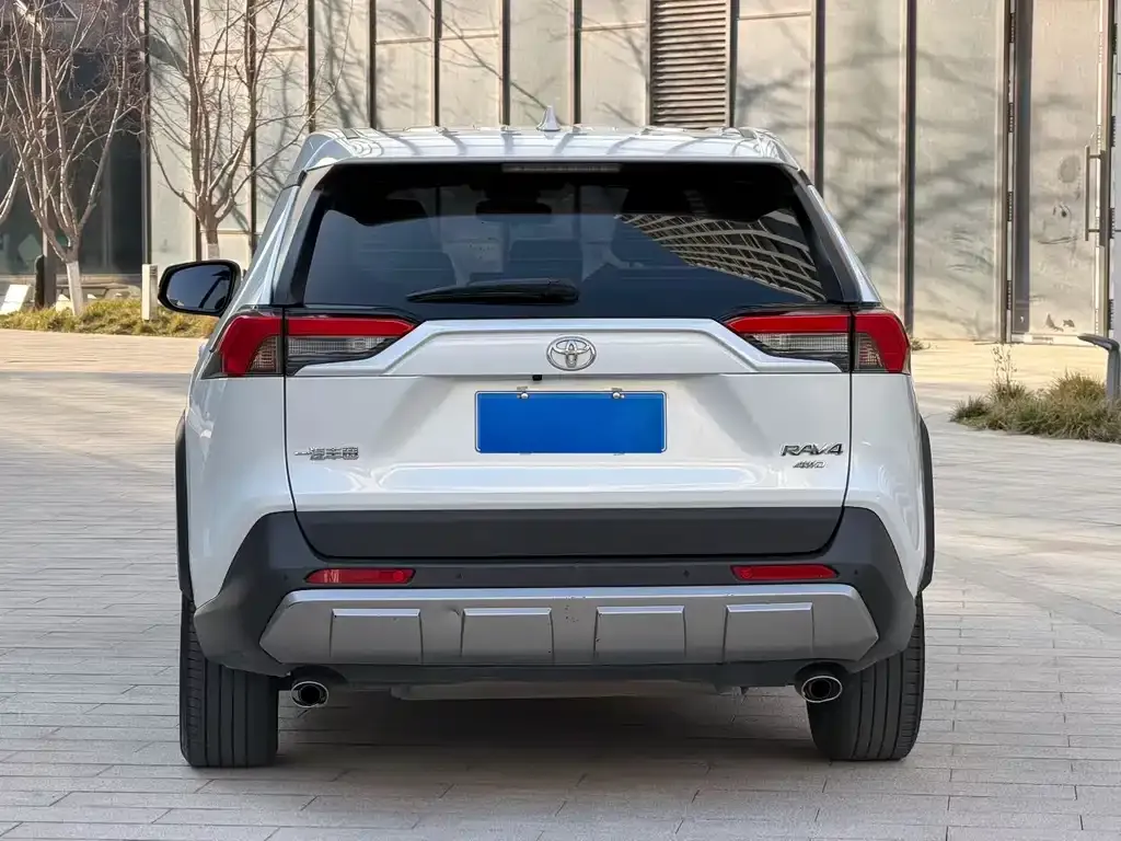 Toyota RAV4 — фото 5