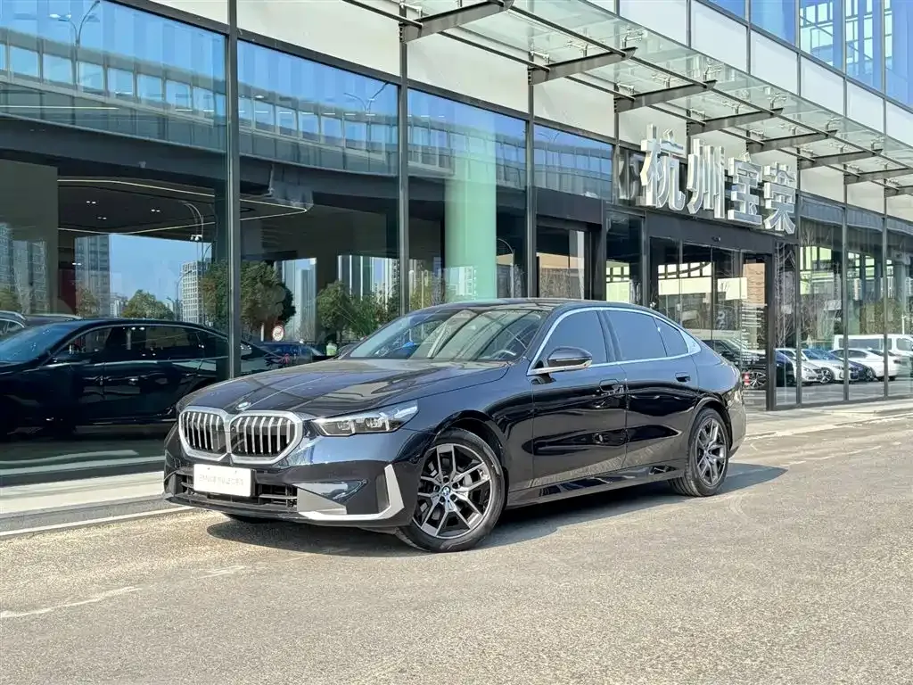 BMW 5 Series — фото 1