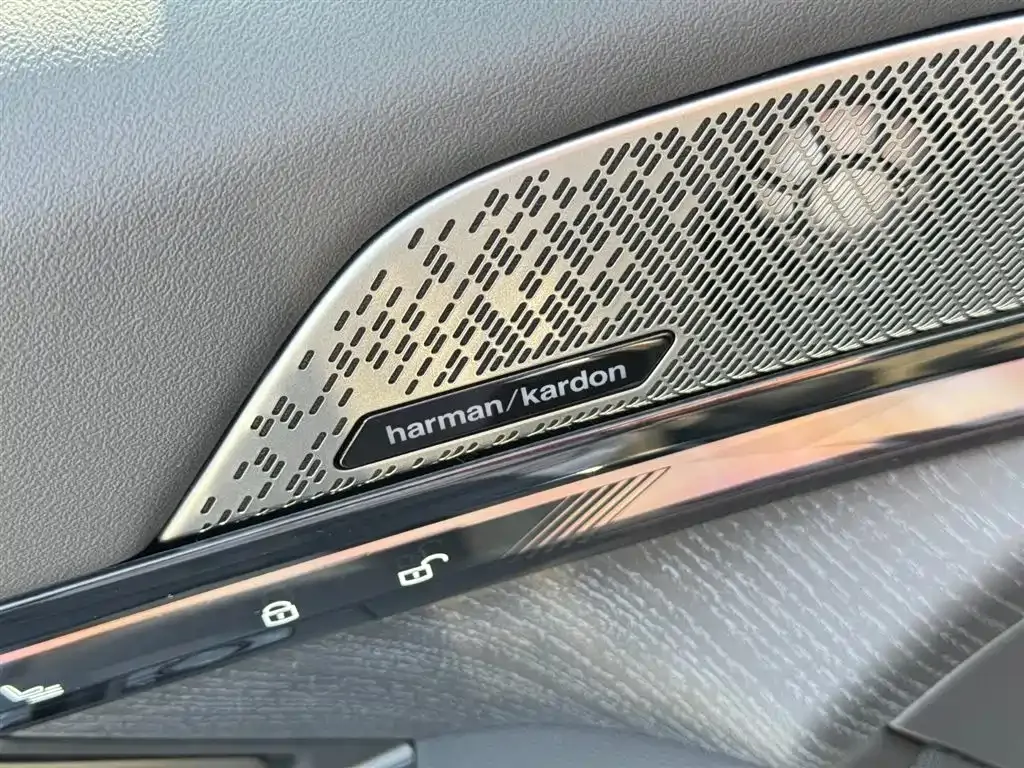BMW 5 Series — фото 10