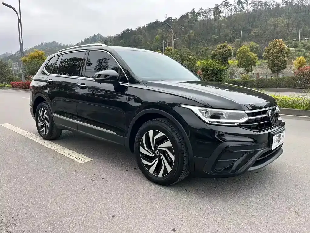 Volkswagen Tiguan L — фото 3