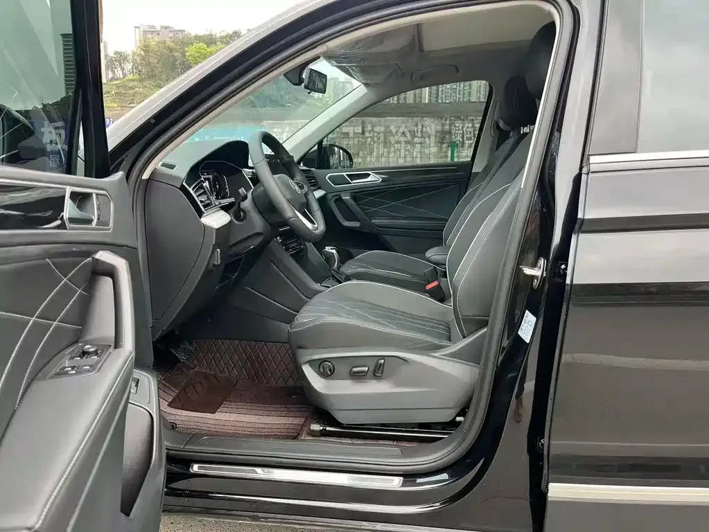Volkswagen Tiguan L — фото 4