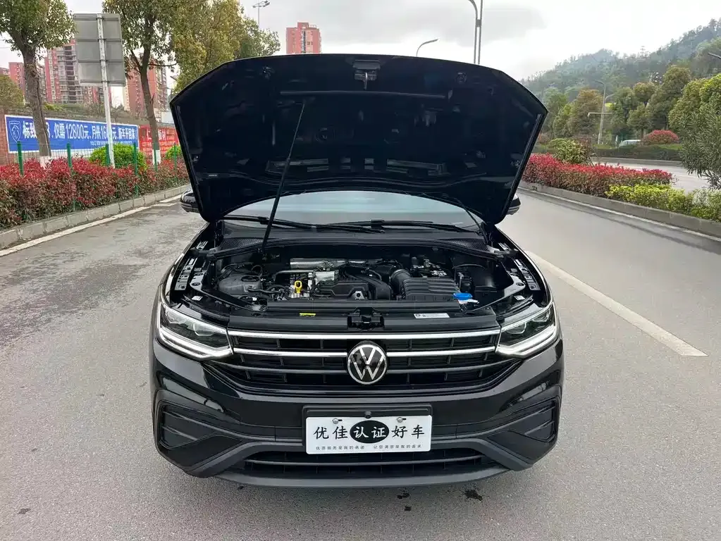 Volkswagen Tiguan L — фото 8