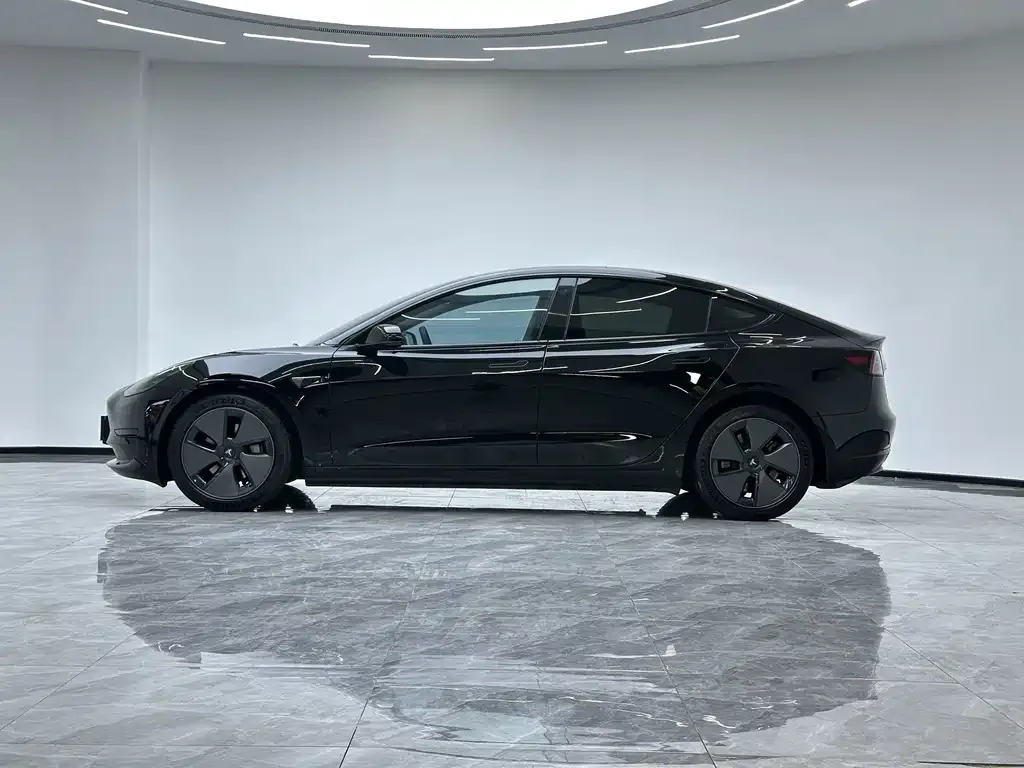 Tesla Model 3 — фото 9