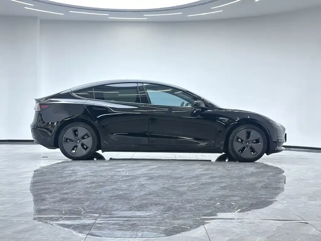Tesla Model 3 — фото 8