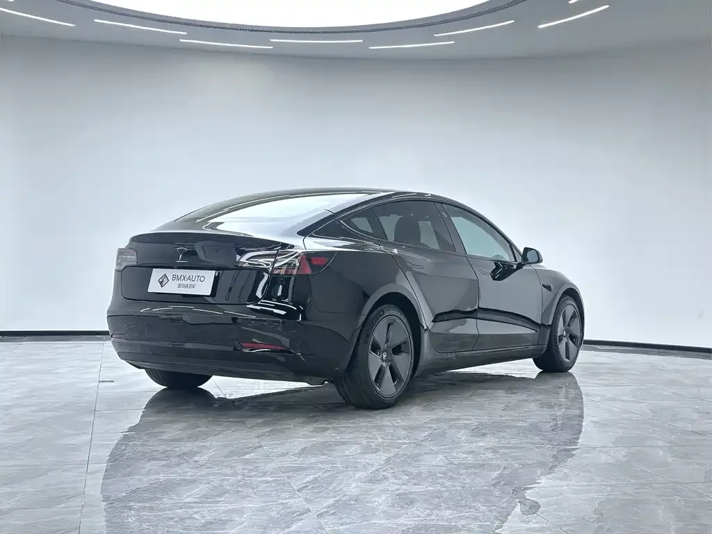 Tesla Model 3 — фото 7