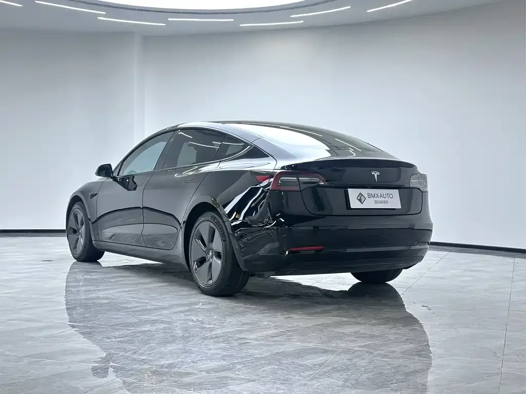 Tesla Model 3 — фото 5