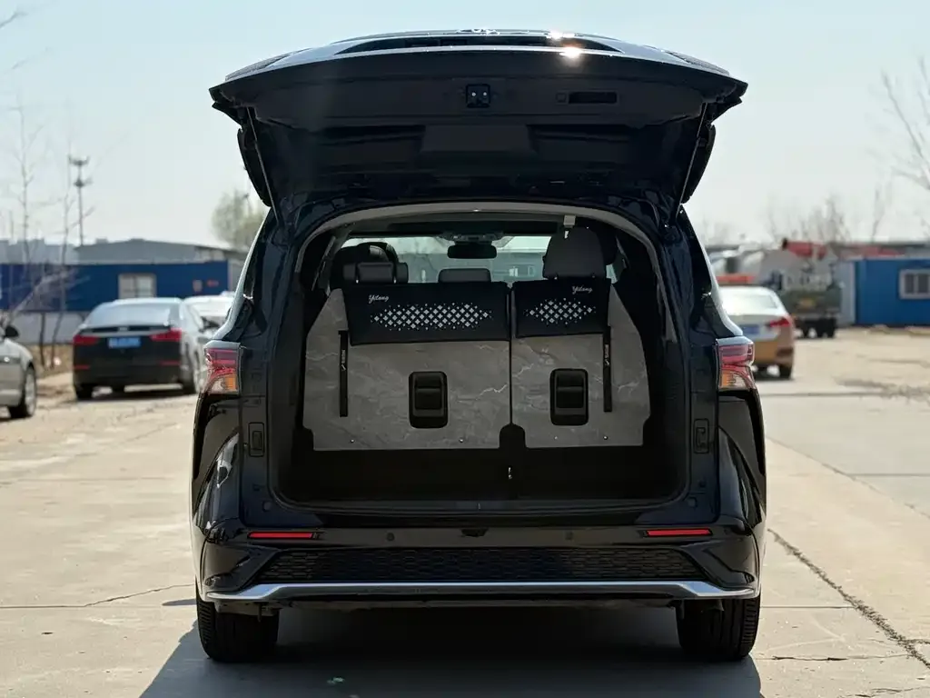 Toyota Granvia — фото 3
