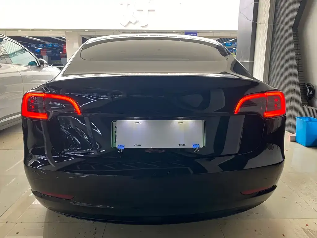 Tesla Model 3 — фото 4