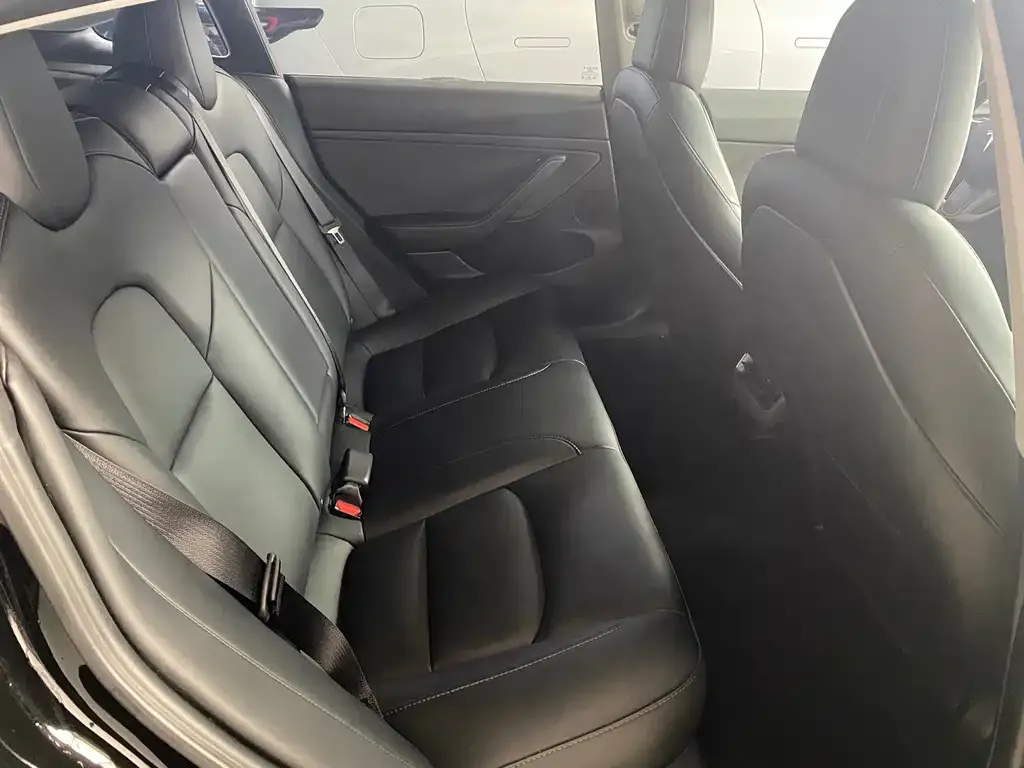 Tesla Model 3 — фото 3