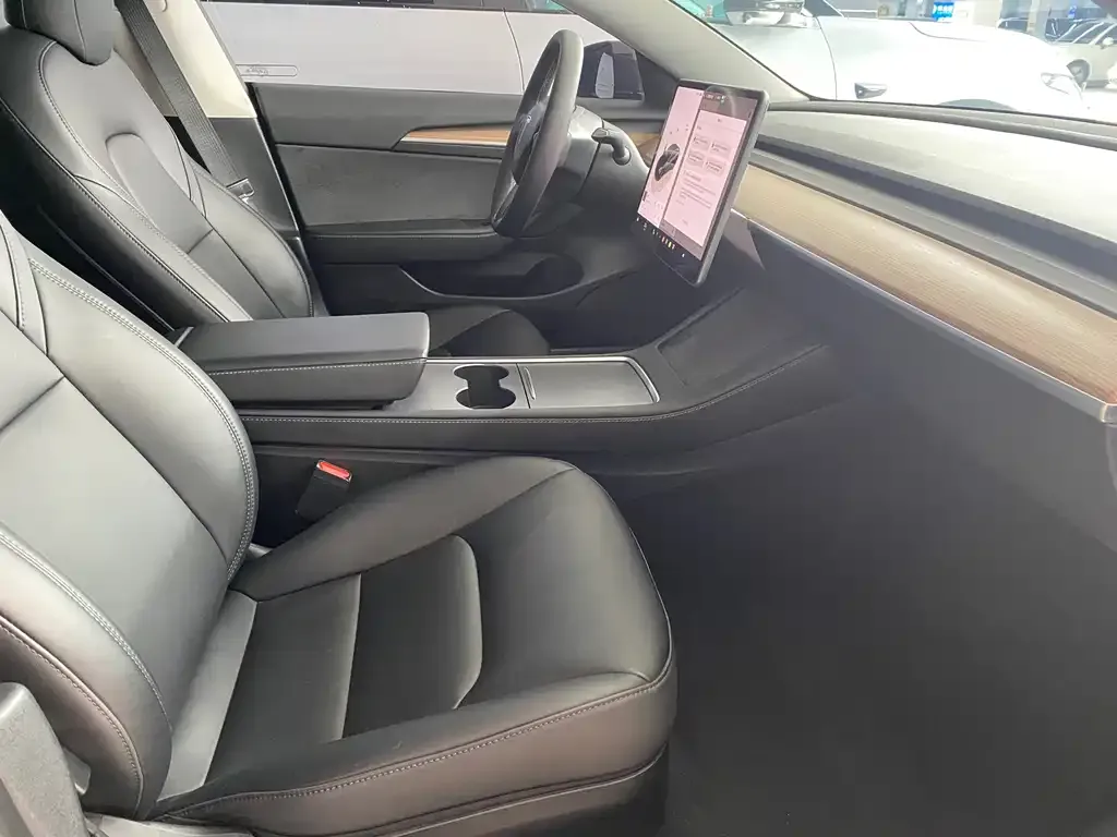 Tesla Model 3 — фото 2