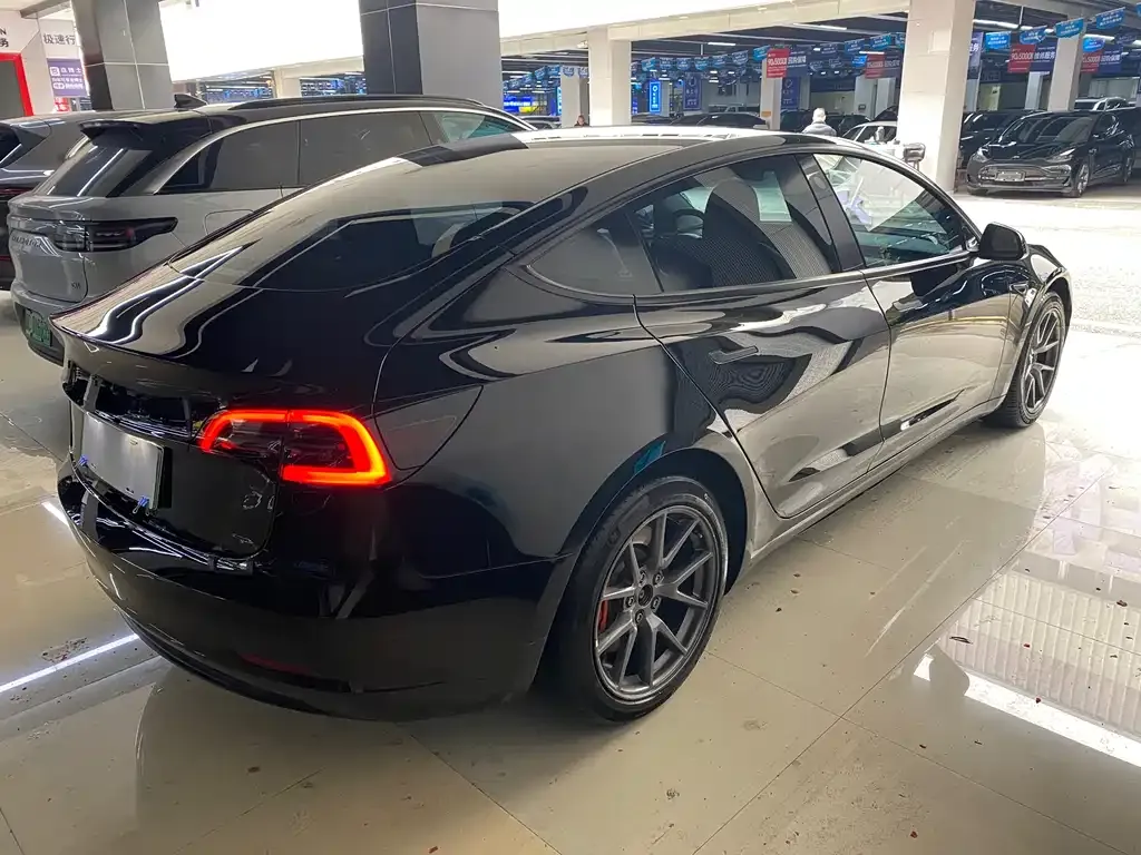 Tesla Model 3 — фото 5