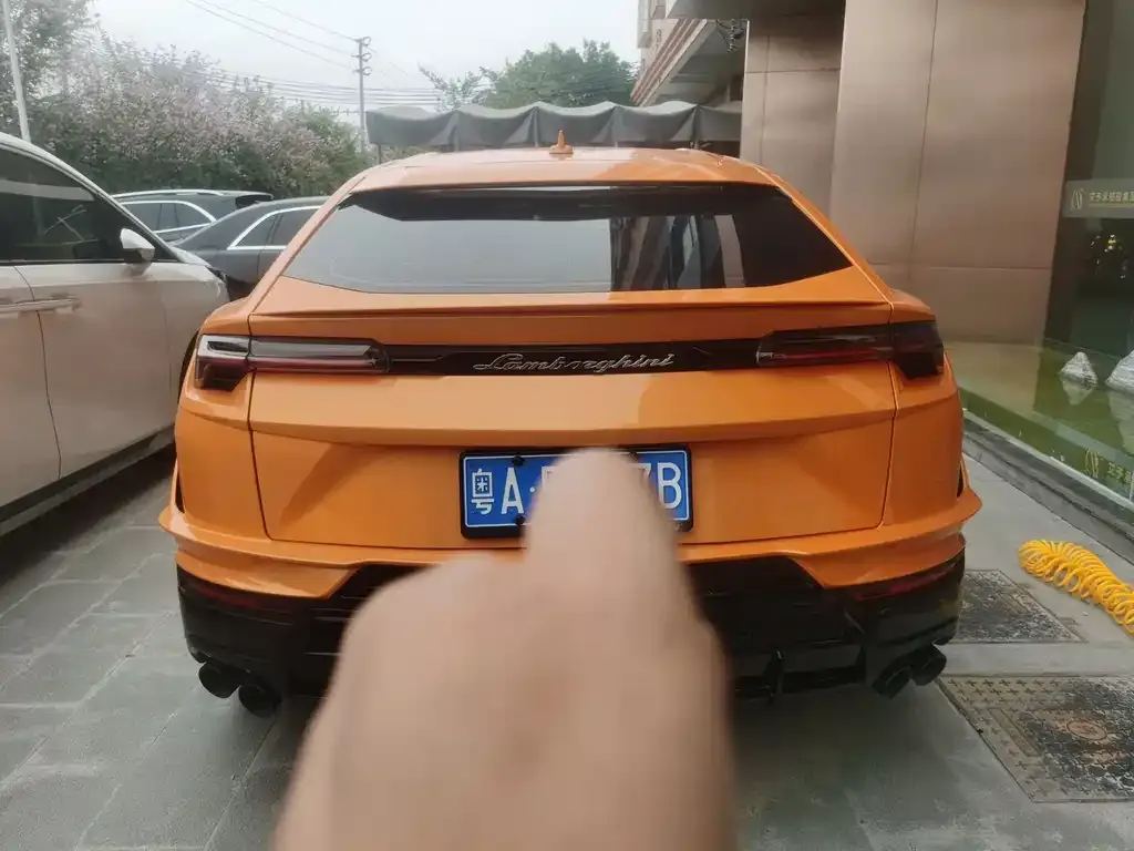 Lamborghini Urus — фото 9