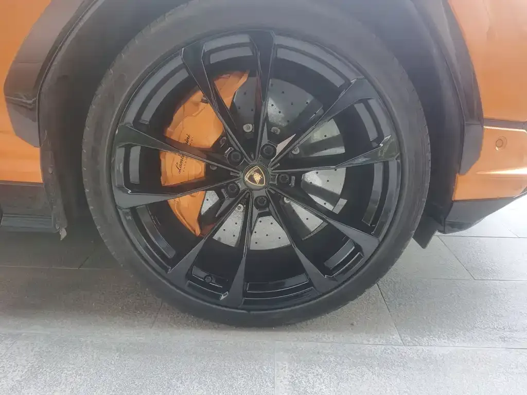 Lamborghini Urus — фото 3