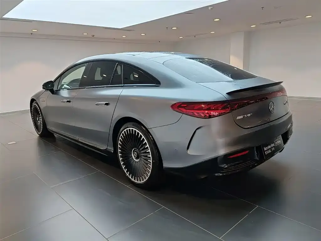 Mercedes-Benz EQS AMG — фото 5