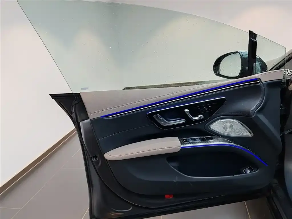 Mercedes-Benz EQS AMG — фото 4