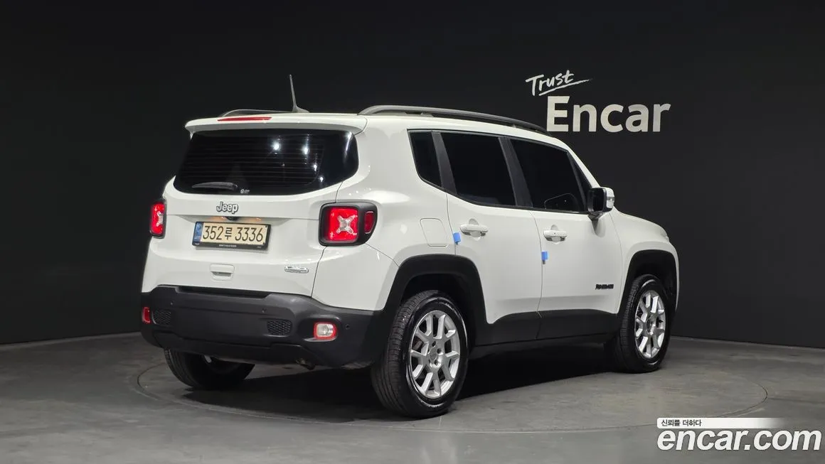 Jeep Renegade — фото 3