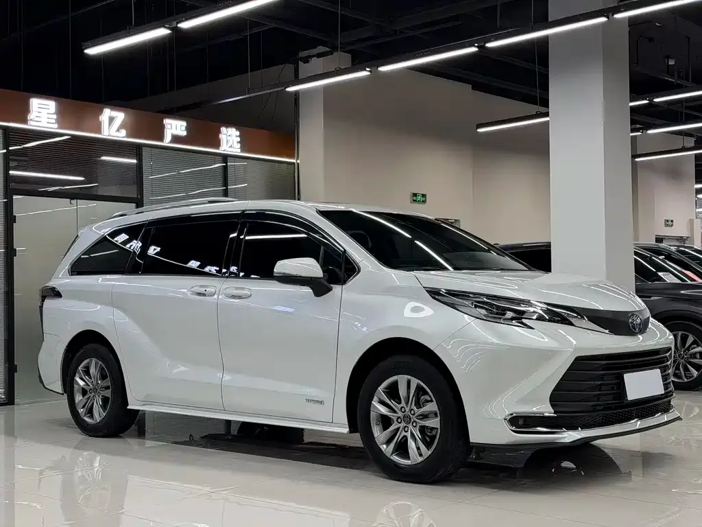 Toyota Sienna — фото 3