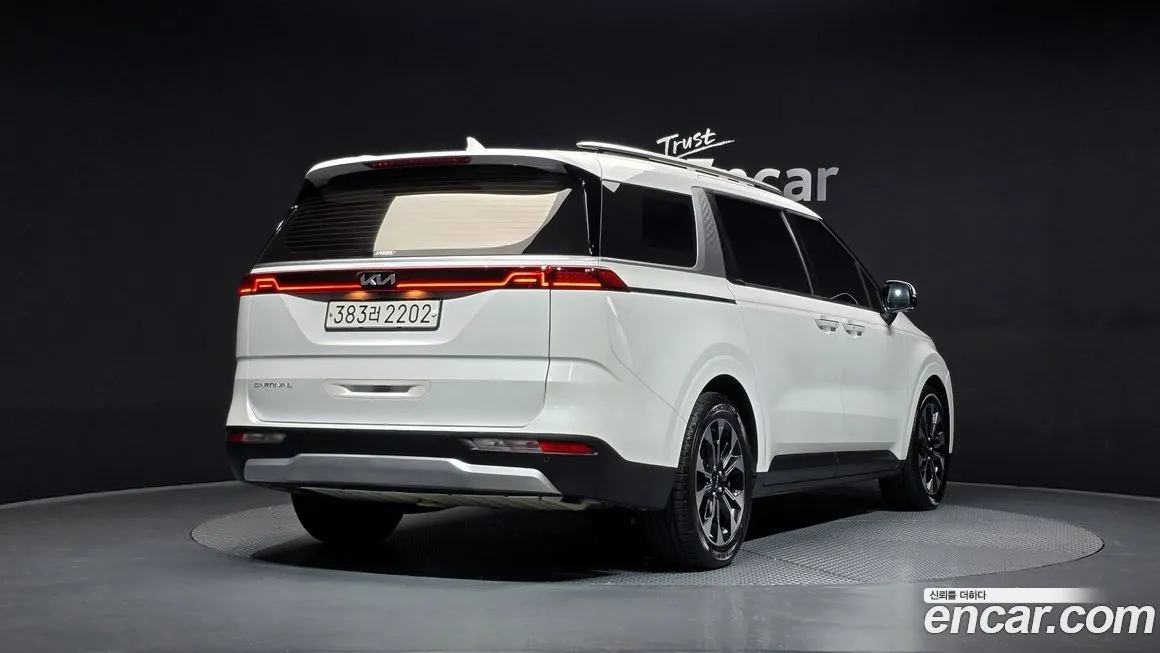 Kia Carnival — фото 7